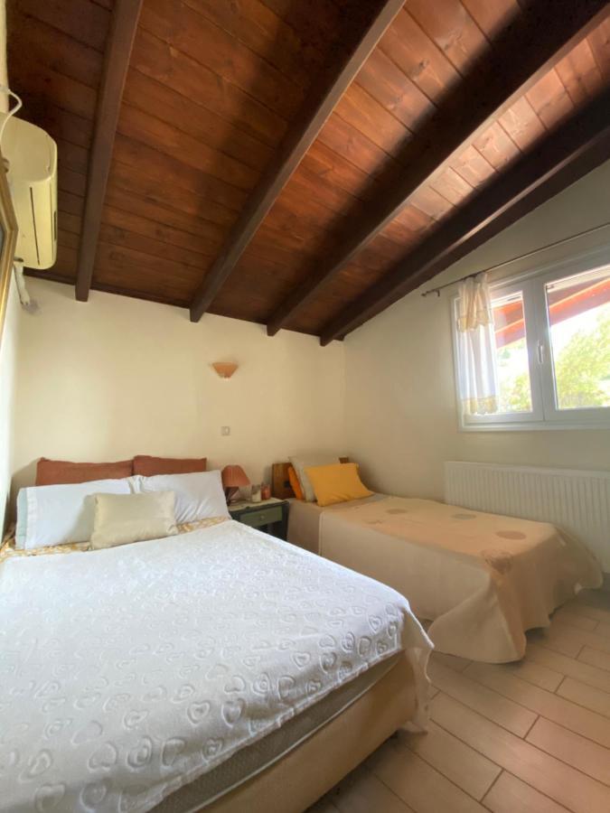 Manos’ Traditional Maisonette Aigosthena Esterno foto